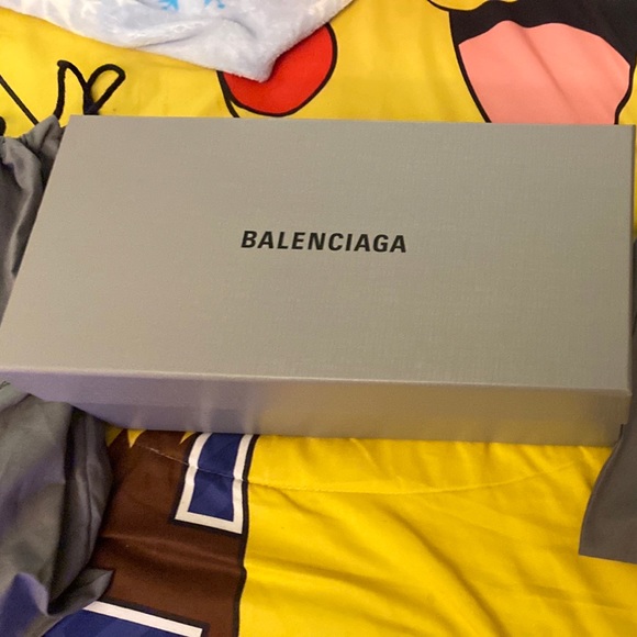 I’m selling a pair of black balenciaga slides. - Picture 2 of 8